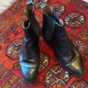 Everlane Chelsea Boots